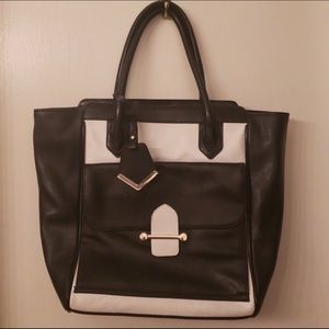 Black n white tote bag